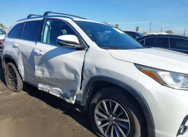 5TDKZRFH3KS350125 2019 2019 Toyota Highlander- Xle 6