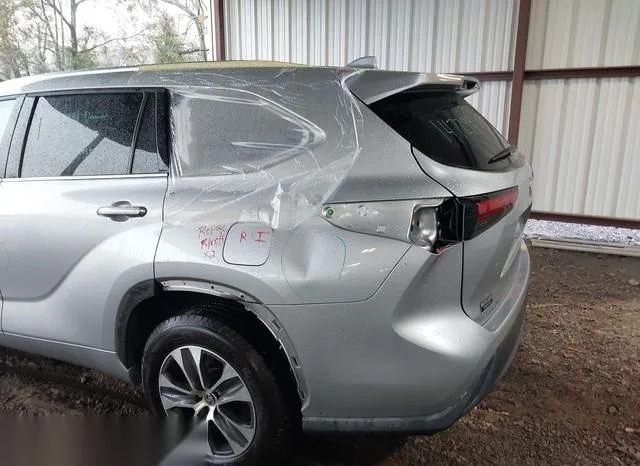 5TDGZRAH8MS054226 2021 2021 Toyota Highlander- Xle 6