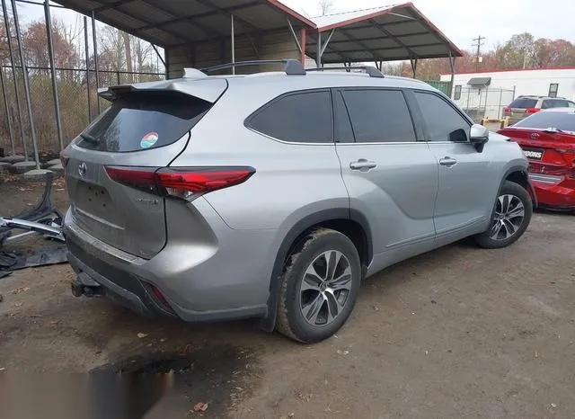 5TDGBRCH9NS546735 2022 2022 Toyota Highlander- Hybrid Xle 4