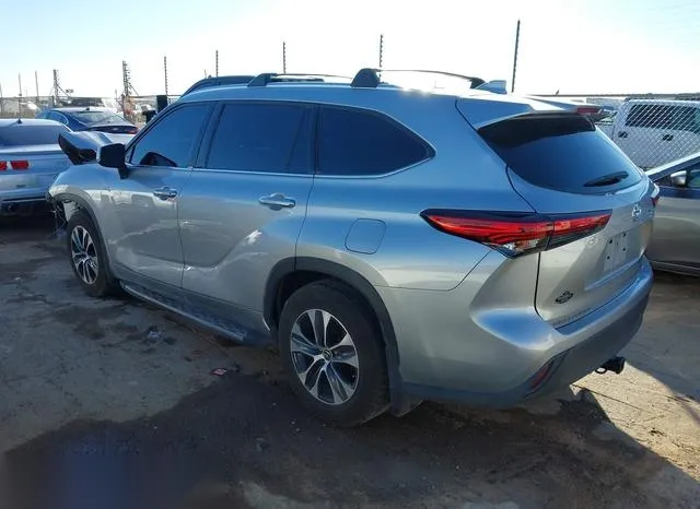 5TDGZRAH6MS082333 2021 2021 Toyota Highlander- Xle 3