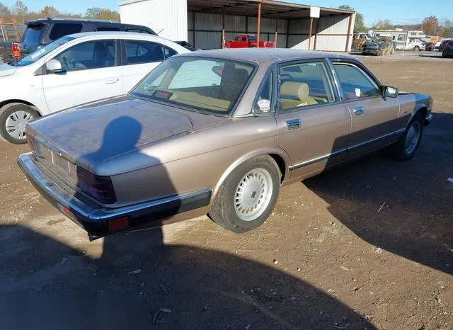 SAJFY1740NC661567 1992 1992 Jaguar XJ6- Baseline 4