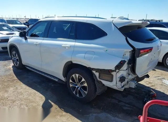 5TDGZRAH8MS067834 2021 2021 Toyota Highlander- Xle 3