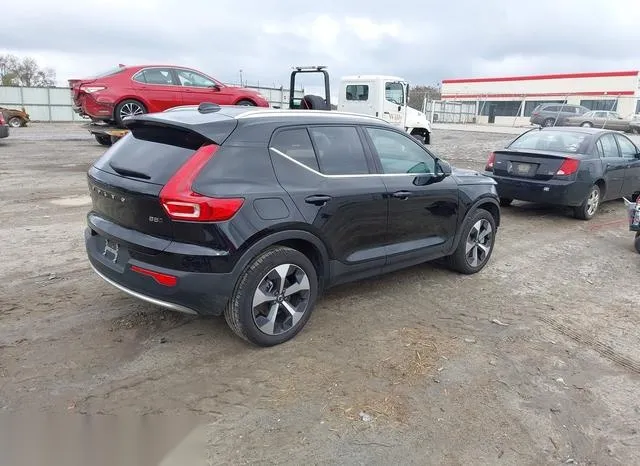 YV4L12UE9R2207612 2024 2024 Volvo XC40- B5 Plus Bright Theme 4