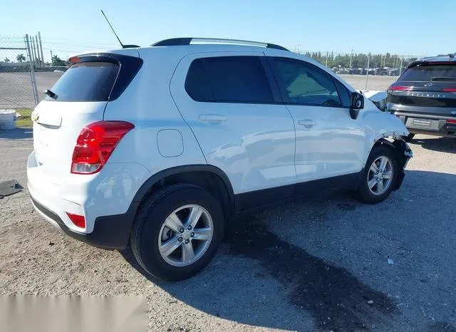 KL7CJPSM3NB566259 2022 2022 Chevrolet Trax- Awd Lt 4