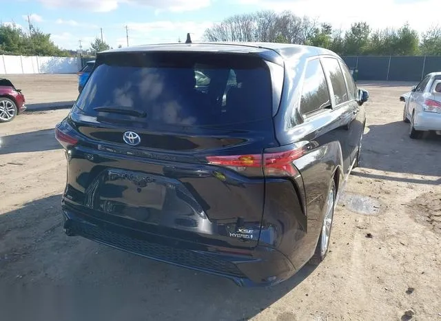 5TDXSKFC0MS004882 2021 2021 Toyota Sienna- Xse 4