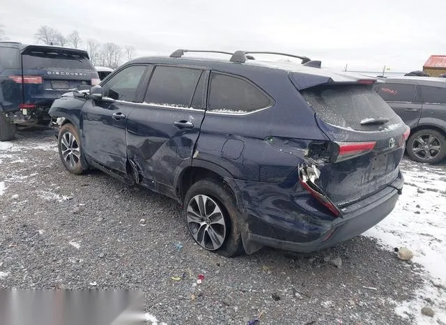 5TDGZRBH1MS142551 2021 2021 Toyota Highlander- Xle 3