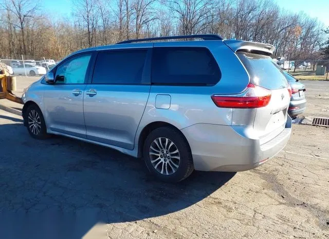 5TDYZ3DC6JS911110 2018 2018 Toyota Sienna- Xle 8 Passenger 3