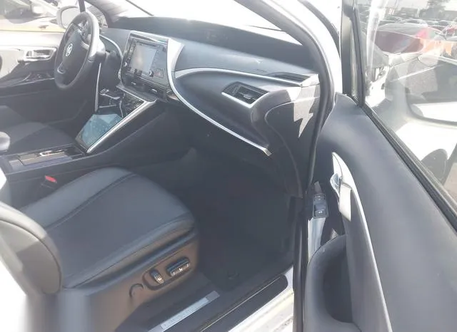 JTDBVRBD9JA004901 2018 2018 Toyota Mirai 5