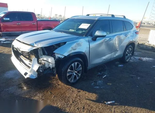 5TDGZRAH1NS095945 2022 2022 Toyota Highlander- Xle 2