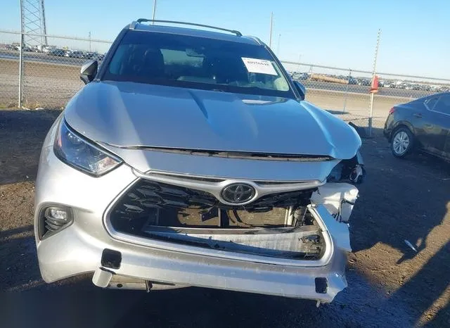 5TDGZRAH1NS095945 2022 2022 Toyota Highlander- Xle 6