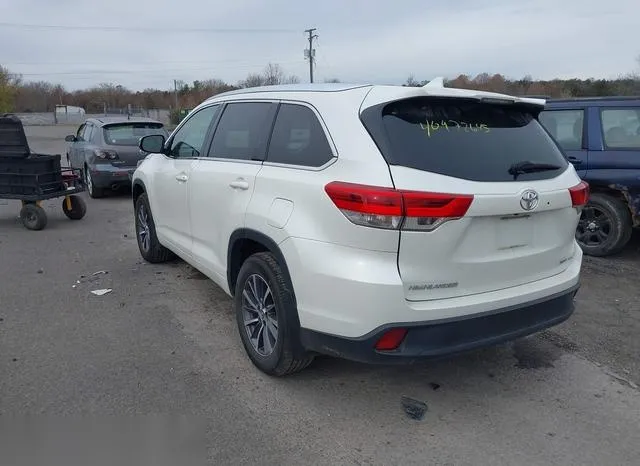 5TDJZRFH1JS529242 2018 2018 Toyota Highlander- Xle 3