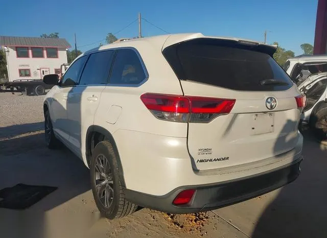 5TDZARFH3JS038827 2018 2018 Toyota Highlander- LE 3