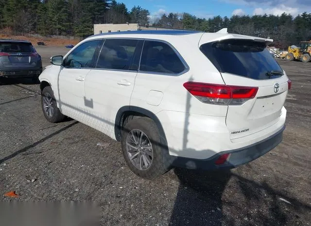 5TDJZRFH2JS525488 2018 2018 Toyota Highlander- Xle 3