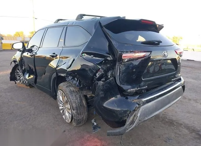 5TDFZRBH6NS256039 2022 2022 Toyota Highlander- Platinum 3