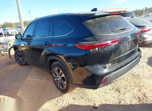 5TDKDRAH8PS521089 2023 2023 Toyota Highlander- Xle 3