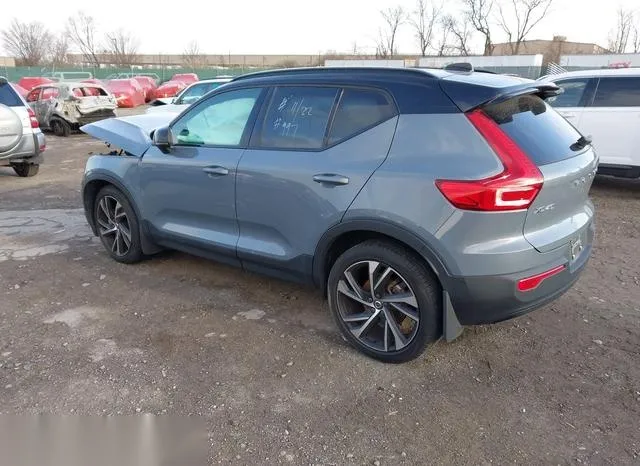 YV4162UM0N2673732 2022 2022 Volvo XC40- T5 R-Design 3