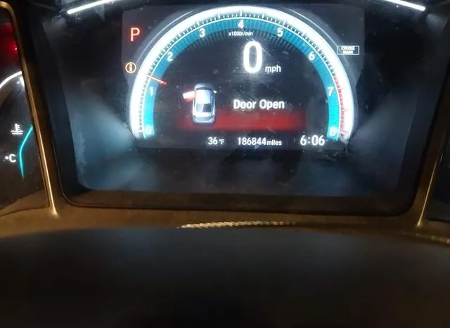 19XFC2F76JE030100 2018 2018 Honda Civic- EX 7