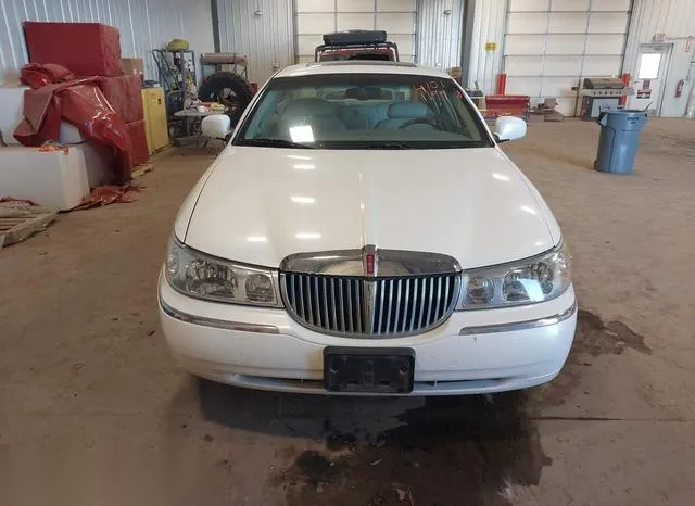 1LNHM82W72Y620268 2002 2002 Lincoln Town Car- Signature 6