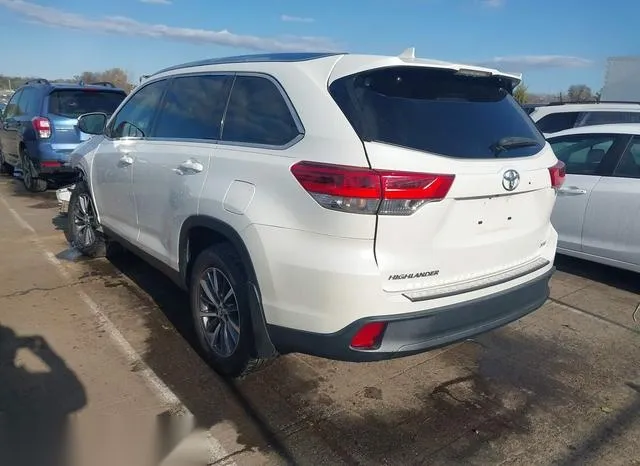 5TDKZRFH9KS318845 2019 2019 Toyota Highlander- Xle 3