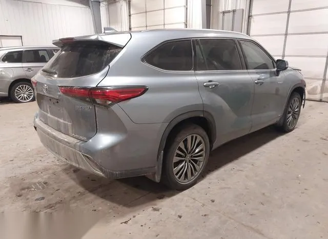 5TDEBRCH1MS017771 2021 2021 Toyota Highlander- Hybrid Platinum 4