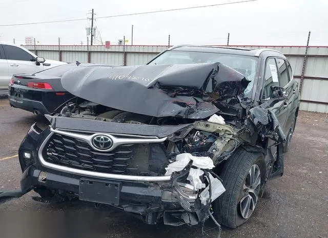 5TDGZRBH5NS244954 2022 2022 Toyota Highlander- Xle 2