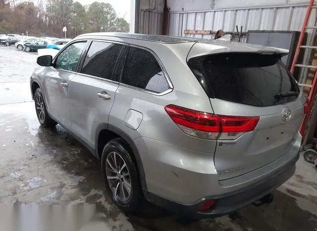 5TDKZRFH8KS339489 2019 2019 Toyota Highlander- Xle 3