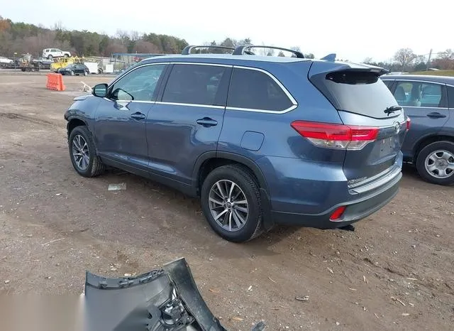 5TDJZRFH6KS944588 2019 2019 Toyota Highlander- Xle 3