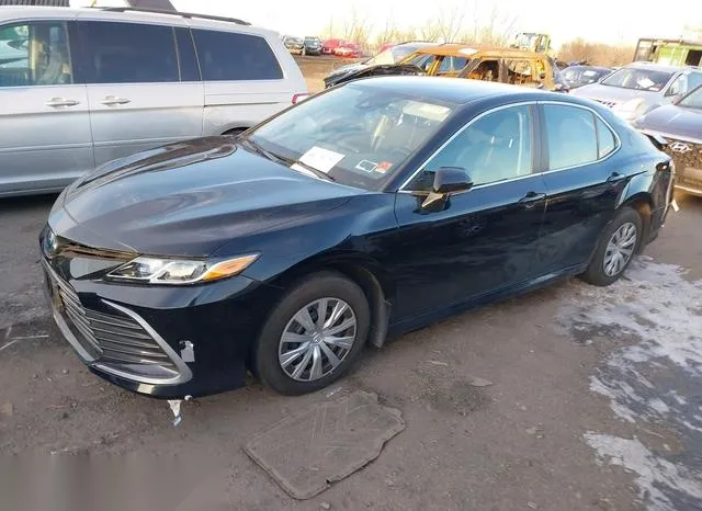 4T1C31AK1NU597827 2022 2022 Toyota Camry- Le Hybrid 2