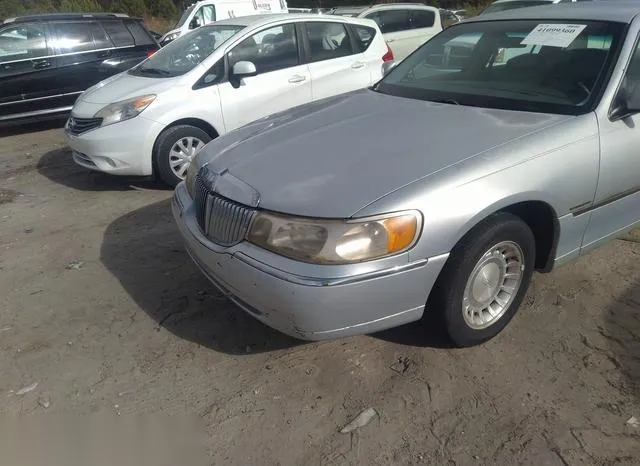 1LNHM81W5YY880355 2000 2000 Lincoln Town Car- Executive 2