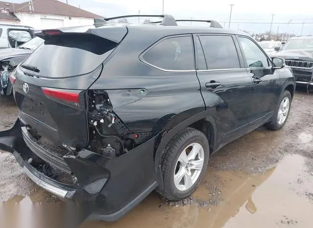 5TDBZRBH6NS595396 2022 2022 Toyota Highlander- LE 4