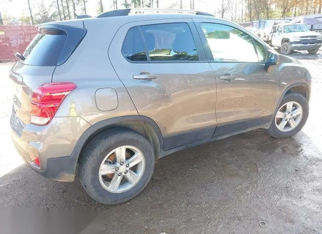 KL7CJPSM0NB539701 2022 2022 Chevrolet Trax- Awd Lt 4