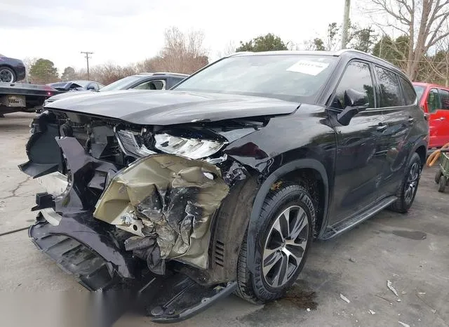 5TDGZRAH1LS022927 2020 2020 Toyota Highlander- Xle 2