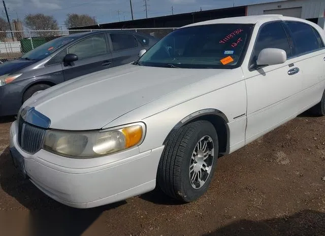 1LNHM82W8YY788025 2000 2000 Lincoln Town Car- Signature 6