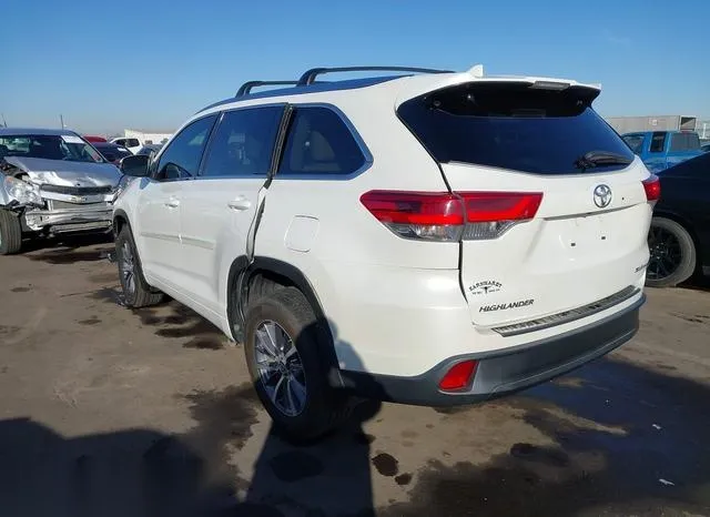 5TDJZRFH3JS499399 2018 2018 Toyota Highlander- Xle 3