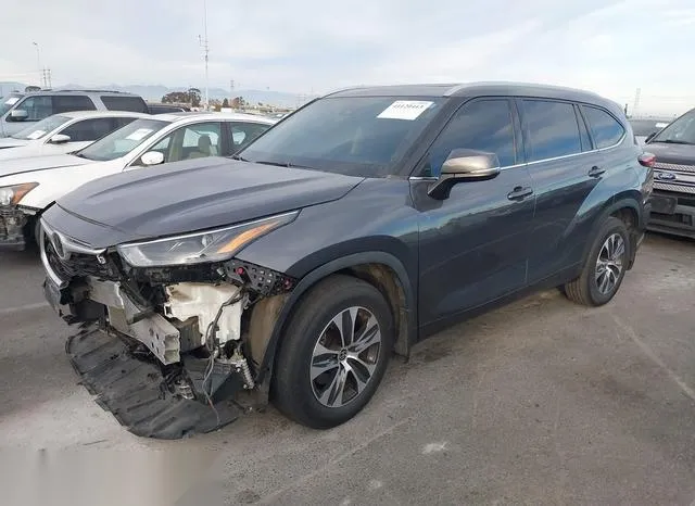 5TDHZRAH0NS103554 2022 2022 Toyota Highlander- Xle 2