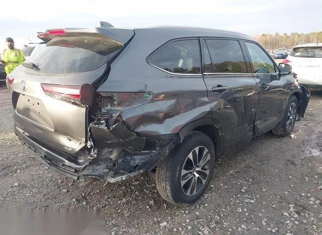 5TDGZRAH5NS548772 2022 2022 Toyota Highlander- Xle 4