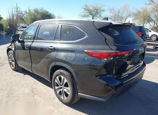 5TDGZRAH5NS106798 2022 2022 Toyota Highlander- Xle 3