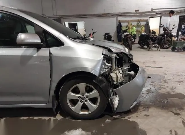 5TDKZ3DC5JS956870 2018 2018 Toyota Sienna- Le 8 Passenger 6