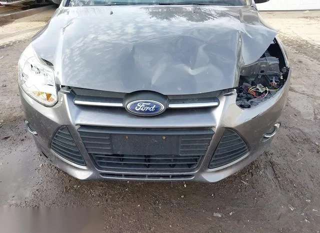 1FAHP3F27CL464968 2012 2012 Ford Focus- SE 6