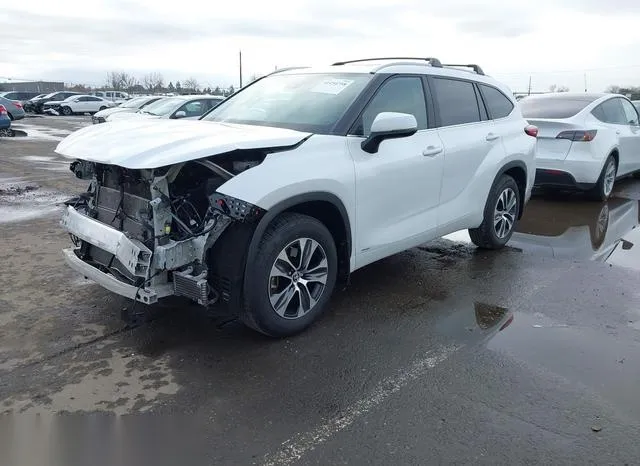 5TDKBRCH2PS585664 2023 2023 Toyota Highlander- Hybrid Xle 2