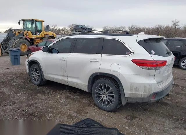 5TDJZRFH7HS472619 2017 2017 Toyota Highlander- SE 3