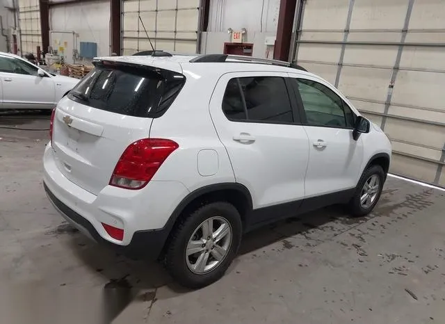 KL7CJPSB0MB343447 2021 2021 Chevrolet Trax- Awd Lt 4