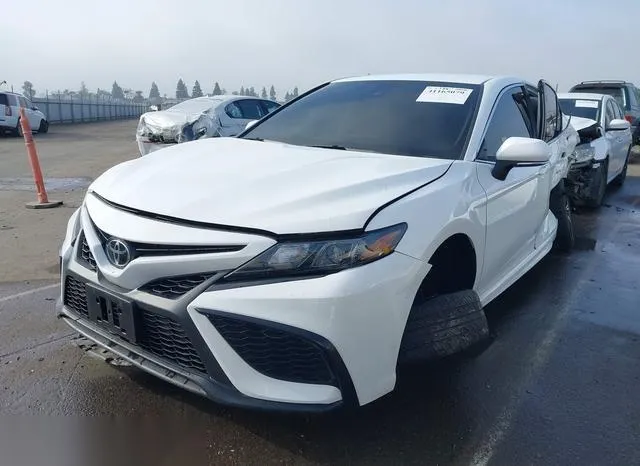 4T1G11AK4NU050817 2022 2022 Toyota Camry- SE 2