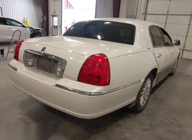 1LNHM81W83Y643285 2003 2003 Lincoln Town Car- Executive 4