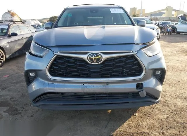 5TDHZRBH9MS130331 2021 2021 Toyota Highlander- Xle 6