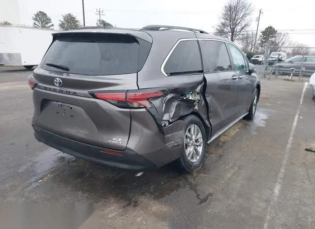 5TDYRKEC1NS100619 2022 2022 Toyota Sienna- Xle 4