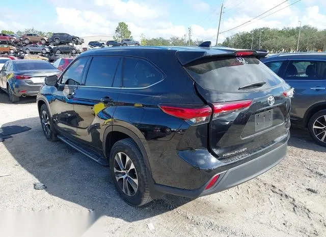 5TDGZRAH5MS536958 2021 2021 Toyota Highlander- Xle 3