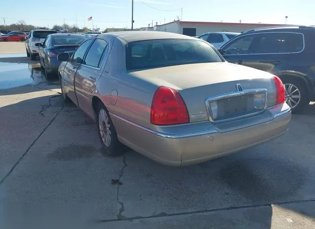 1LNHM81W84Y661674 2004 2004 Lincoln Town Car- Signature 3