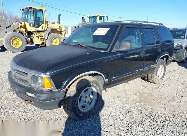 1GNDT13W1V2146800 1997 1997 Chevrolet Blazer 2