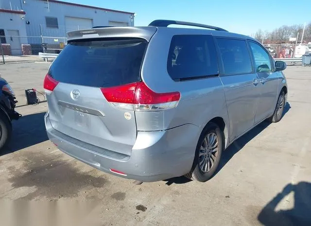 5TDYK3DCXDS394998 2013 2013 Toyota Sienna- Xle/Limited 4